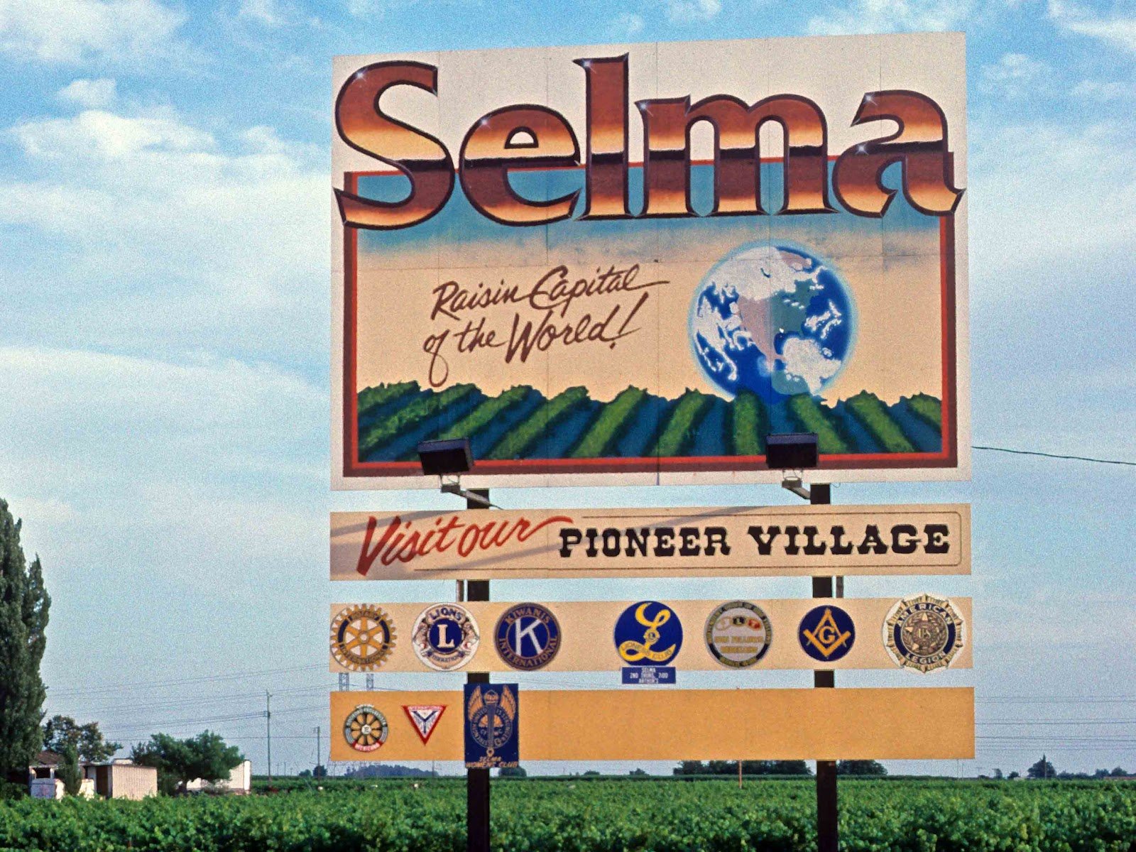 Selma California Raisin Capital of the World sign
